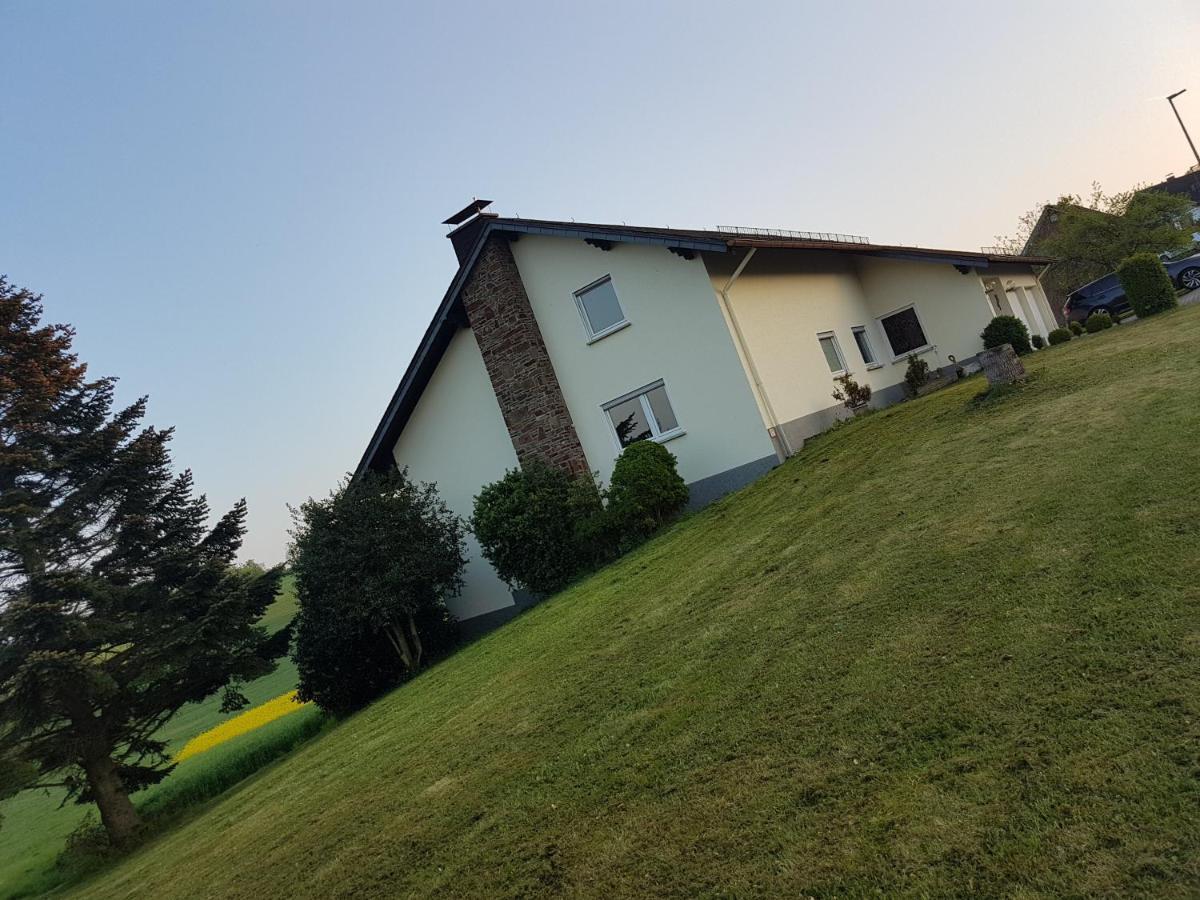 Ferienwohnung Haus Abrioux Zur Falkenlay Bad Bertrich Esterno foto